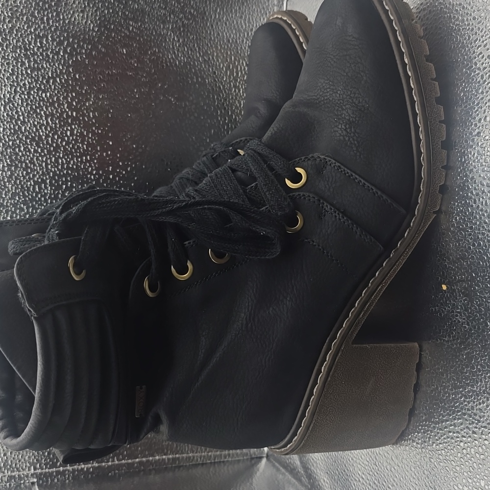 Roxy Yates boots Black Lace-Up Ankle Boots size 11 woman vegan style non slip
